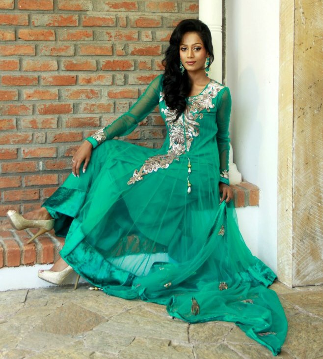 Madusha Rushani Mayadunne - Miss Sri Lanka International 2012 in sari. photo